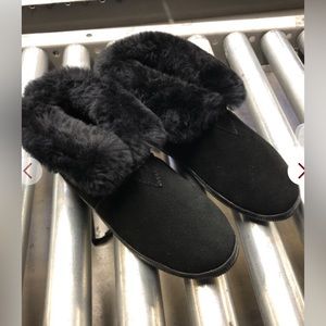 Size 8 Bearpaw Black slippers